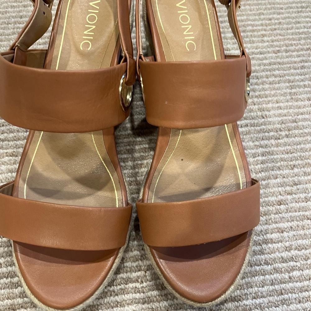 Vionic tan leather espadrille wedge. Size 11. In great shape.